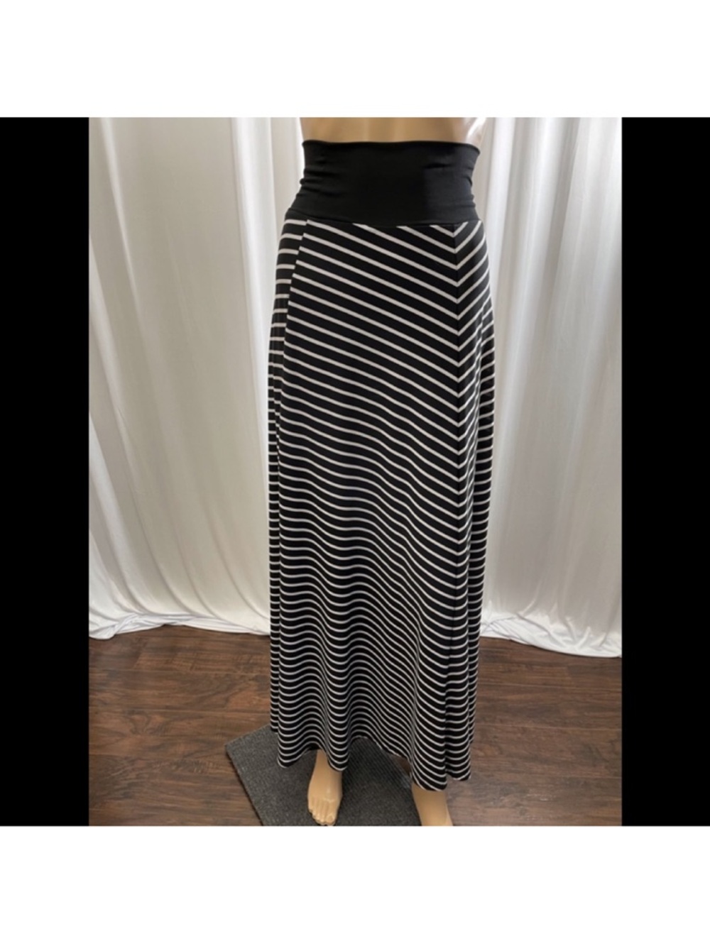 I.N. Studio Black and White Strapless Striped Maxi Dress Size Small - Picture 2 of 3